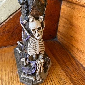 Happy Halloween skeleton craftsmanship collectible ☠️